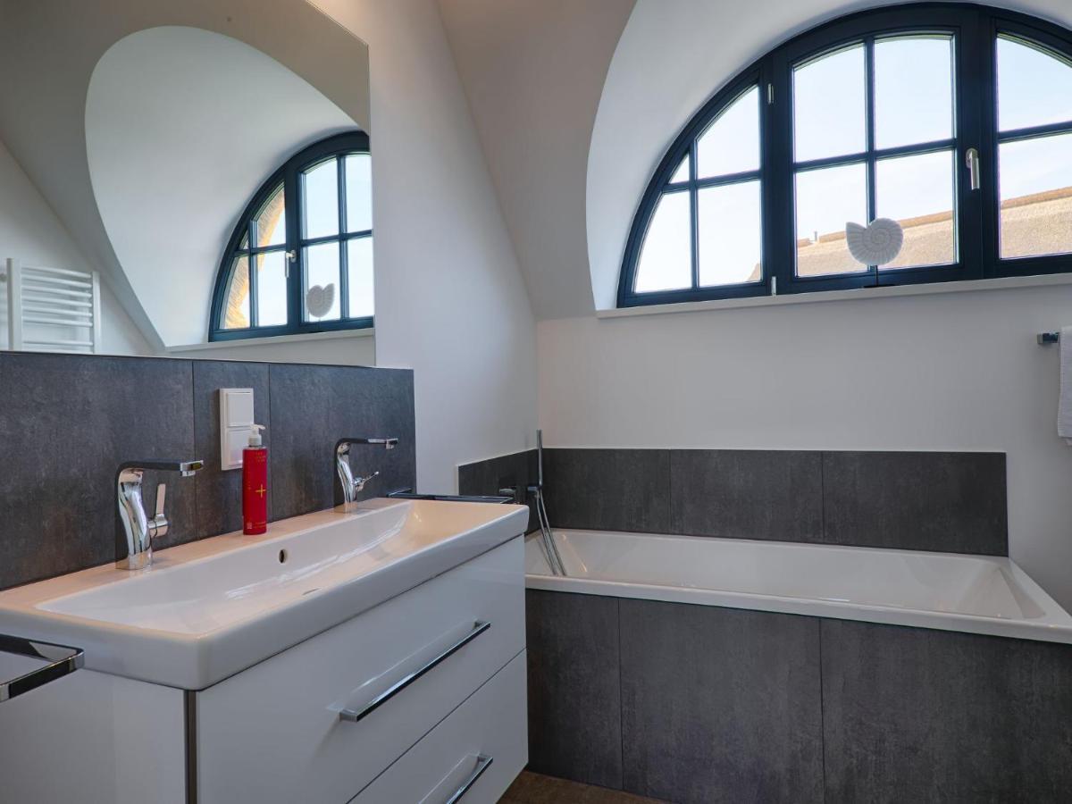 Reetland Am Meer - Premium Reetdachvilla Mit 3 Schlafzimmern, Sauna Und Kamin F23 Dranske Exterior photo